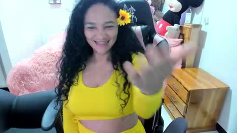 Danna online show from April 2026 07:07:02 PM