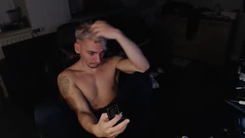 Rayzel online show from December 2025 11:23:01 PM