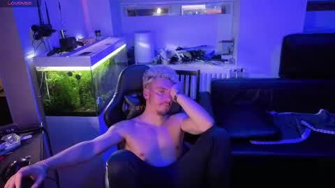 Rayzel online show from February 2026 06:37:02 PM