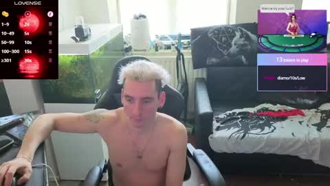 Snapshot of rayzel_white chatting on May 2026 02:01:01 PM Rayzel White online show from May 2026 02:01:01 PM