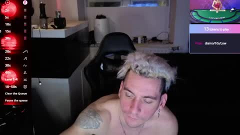 Snapshot of rayzel_white chatting on May 2026 01:14:02 AM Rayzel White online show from May 2026 01:14:02 AM