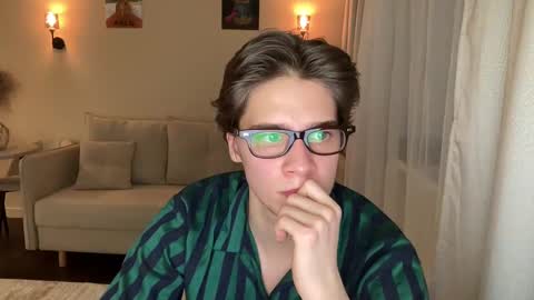 Snapshot of realsupermichael chatting on January 2025 06:32:02 PM AliceEve online show from January 2025 06:32:02 PM