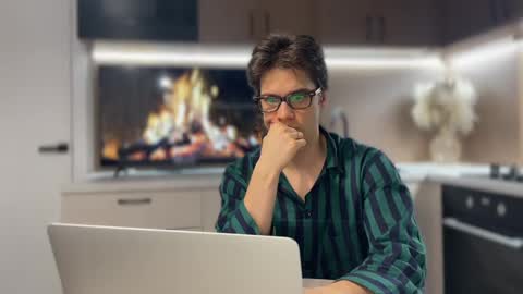 Snapshot of realsupermichael chatting on February 2025 06:43:02 PM AliceEve online show from February 2025 06:43:02 PM