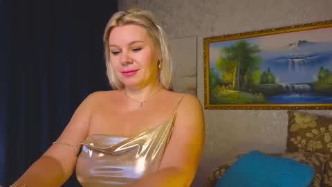 Snapshot of reasonforpassion_ chatting on November 2025 12:04:01 PM Im a little sick. Ill be back soon. online show from November 2025 12:04:01 PM