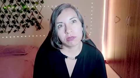 Rebbeca online show from November 2025 06:12:01 PM