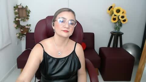 Snapshot of rebeca_milf chatting on May 2026 01:30:01 PM REBECA online show from May 2026 01:30:01 PM