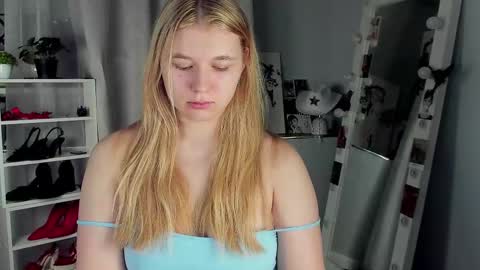 Snapshot of rebecca_____ chatting on November 2025 04:23:02 AM rebecca_____ online show from November 2025 04:23:02 AM