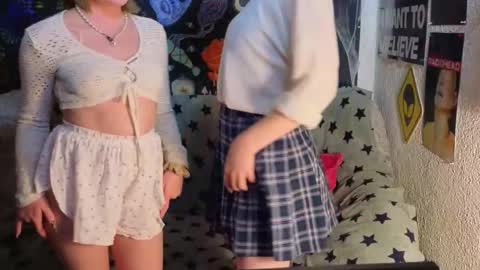 Lara online show from December 2025 09:33:01 PM