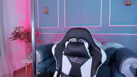 Snapshot of red_star8 chatting on October 2025 11:18:02 AM online show from October 2025 11:18:02 AM