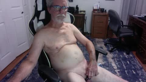 Snapshot of redbud3075 chatting on May 2026 03:45:02 AM Daddy G online show from May 2026 03:45:02 AM