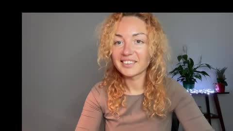 Snapshot of reddgirll chatting on March 2025 09:00:02 PM reddgirll online show from March 2025 09:00:02 PM