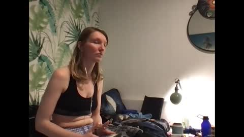 Snapshot of redfoxofficial chatting on December 2025 02:37:01 PM Redfox online show from December 2025 02:37:01 PM