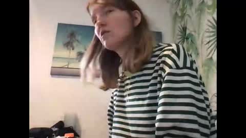 Snapshot of redfoxofficial chatting on December 2025 10:35:01 AM Redfox online show from December 2025 10:35:01 AM