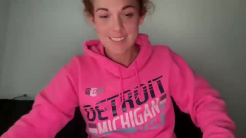 Snapshot of redheaded_fox chatting on January 2025 06:20:02 PM Redheaded Fox online show from January 2025 06:20:02 PM