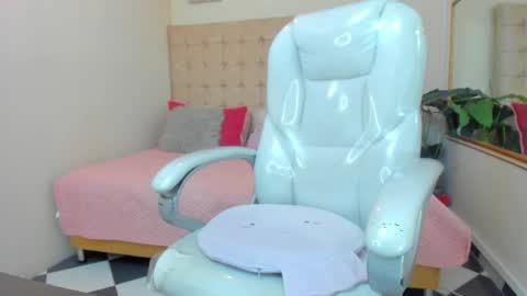 Snapshot of redhot_chilipeppers chatting on February 2025 06:50:02 AM Lupe online show from February 2025 06:50:02 AM