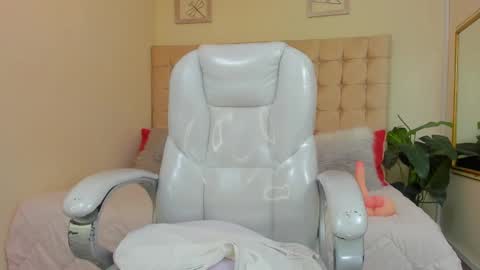 Snapshot of redhot_chilipeppers chatting on March 2025 10:46:01 AM Lupe online show from March 2025 10:46:01 AM