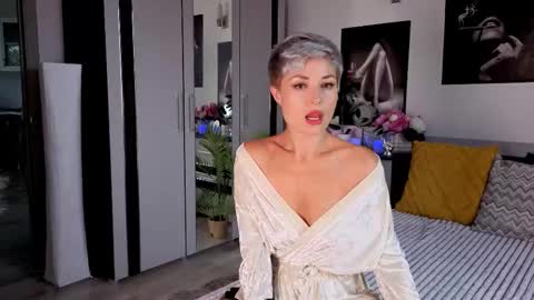 Snapshot of redhotline chatting on October 2025 11:05:02 AM Alex online show from October 2025 11:05:02 AM