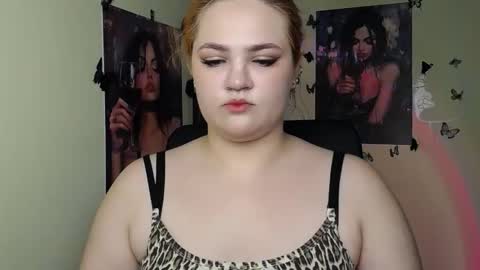 Snapshot of redhotqueen1 chatting on May 2026 12:03:02 PM Rina online show from May 2026 12:03:02 PM