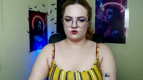 Snapshot of redhotqueen1 chatting on June 2026 12:07:02 PM Rina online show from June 2026 12:07:02 PM