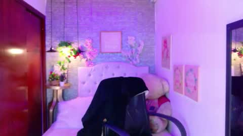 Lili Lopez online show from February 2026 07:56:01 PM