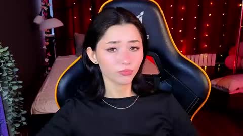 Snapshot of redmidnight_ chatting on June 2026 03:35:02 PM Kiara online show from June 2026 03:35:02 PM