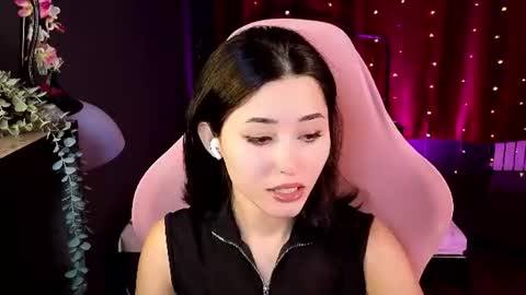 Snapshot of redmidnight_ chatting on June 2026 08:24:01 PM Kiara online show from June 2026 08:24:01 PM