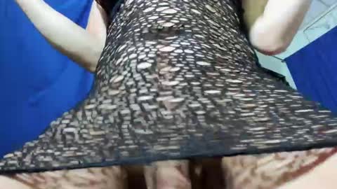 Snapshot of redroomxx chatting on February 2025 06:54:02 PM MIA online show from February 2025 06:54:02 PM