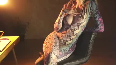 Snapshot of redsparrow__ chatting on December 2024 07:38:02 PM Red online show from December 2024 07:38:02 PM