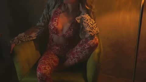 Snapshot of redsparrow__ chatting on October 2025 09:04:01 PM Red online show from October 2025 09:04:01 PM