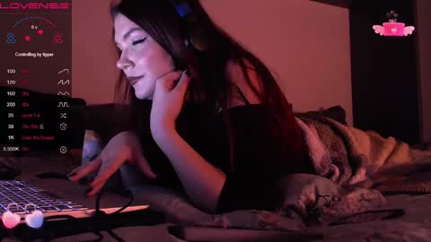 Snapshot of redyari chatting on November 2025 11:14:01 PM Red online show from November 2025 11:14:01 PM