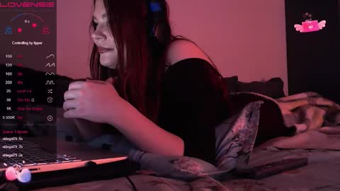 Snapshot of redyari chatting on November 2025 11:48:02 PM Red online show from November 2025 11:48:02 PM