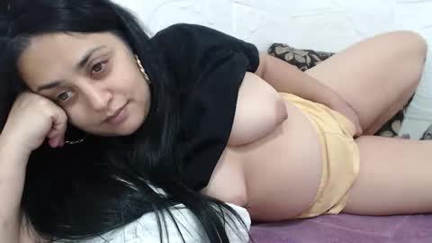 Reea online show from December 2025 08:38:02 PM