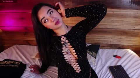   online show from November 2025 04:01:02 AM