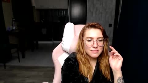 Snapshot of reginasmilee chatting on November 2025 02:49:02 PM Regina online show from November 2025 02:49:02 PM