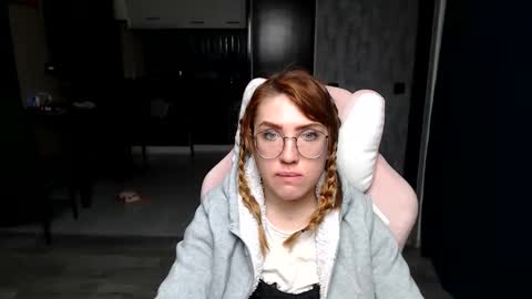 Snapshot of reginasmilee chatting on November 2025 01:50:02 AM Regina online show from November 2025 01:50:02 AM