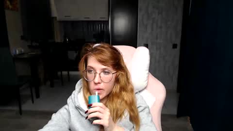 Snapshot of reginasmilee chatting on November 2025 02:39:02 PM Regina online show from November 2025 02:39:02 PM