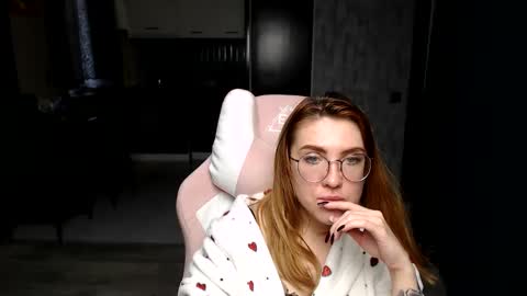 Snapshot of reginasmilee chatting on November 2025 12:49:02 PM Regina online show from November 2025 12:49:02 PM