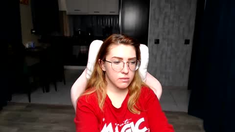 Snapshot of reginasmilee chatting on November 2025 01:53:01 AM Regina online show from November 2025 01:53:01 AM