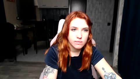 Snapshot of reginasmilee chatting on December 2025 01:48:02 AM Regina online show from December 2025 01:48:02 AM