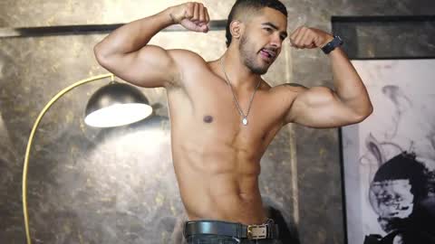 Snapshot of reik_von chatting on June 2026 12:41:01 PM Reik online show from June 2026 12:41:01 PM
