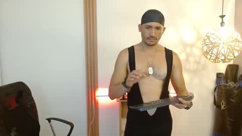   REIKO  online show from November 2025 02:50:01 PM