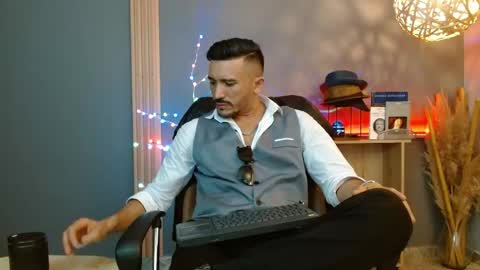   REIKO  online show from March 2026 07:33:01 PM