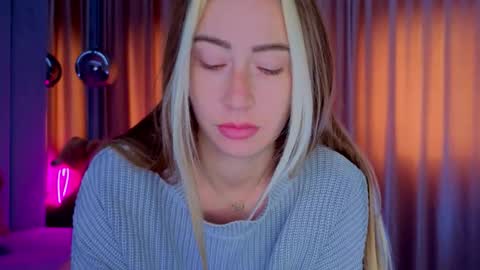 Snapshot of reina_cummings chatting on October 2025 06:50:02 AM reina cummings online show from October 2025 06:50:02 AM