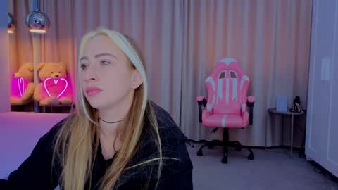 Snapshot of reina_cummings chatting on November 2025 07:18:02 AM reina cummings online show from November 2025 07:18:02 AM