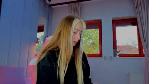 Snapshot of reina_cummings chatting on November 2025 06:57:02 AM reina cummings online show from November 2025 06:57:02 AM