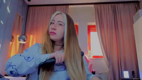 Snapshot of reina_cummings chatting on November 2025 07:19:01 AM reina cummings online show from November 2025 07:19:01 AM