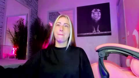 Snapshot of reina_cummings chatting on December 2025 06:30:02 AM reina cummings online show from December 2025 06:30:02 AM