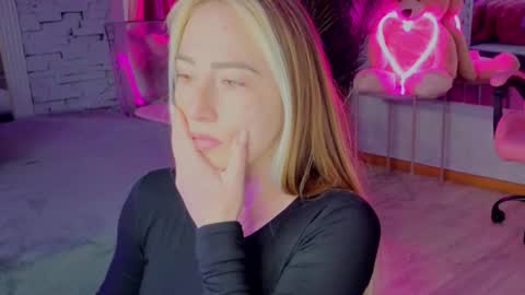 Snapshot of reina_cummings chatting on December 2025 07:34:01 AM reina cummings online show from December 2025 07:34:01 AM