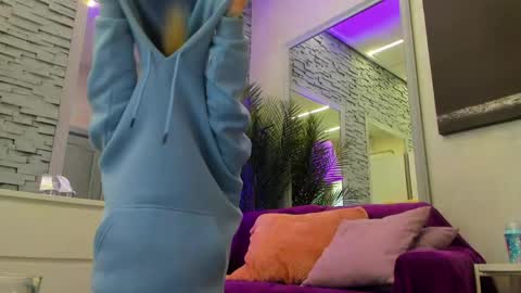reina cummings online show from May 2026 06:19:02 AM