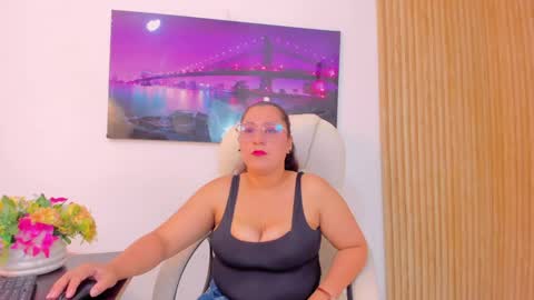 Reina Mia online show from April 2026 11:54:02 PM